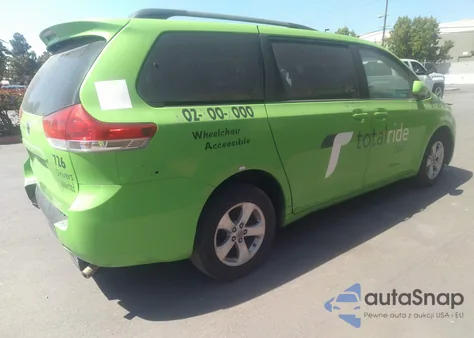 2014 Toyota Sienna Le V6 8 Passenger z USA, uszkodzony, nr VIN 5TDKK3DCXES475099